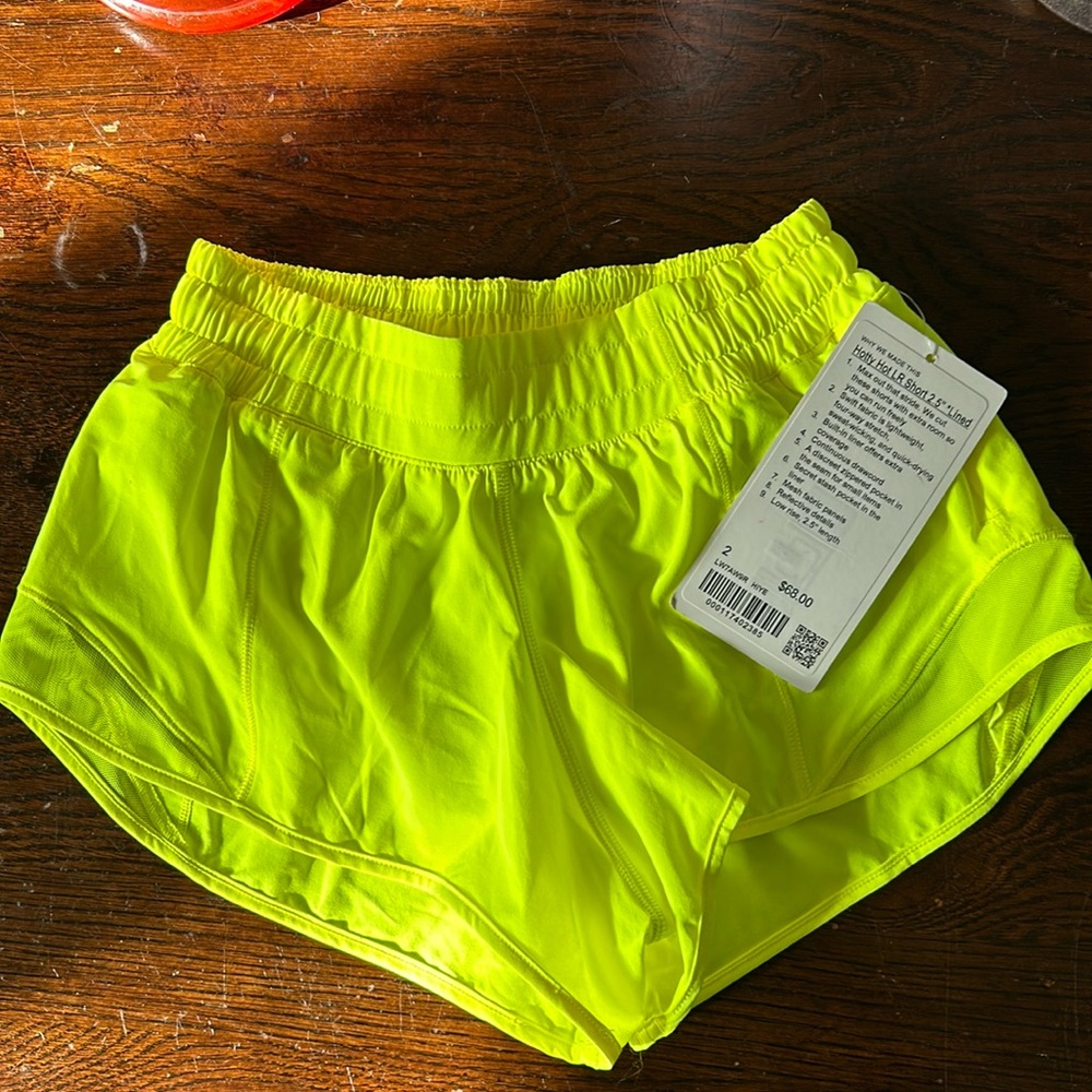 lululemon Hotty Hot Short 2.5” lined Highlighter Yellow size 2 new with tags